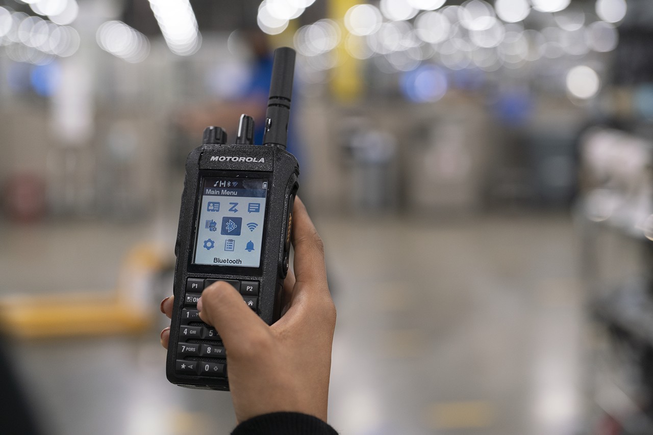 Компания Motorola Solutions представила абсолютную новинку – радиостанцию MOTOTRBO R7.
